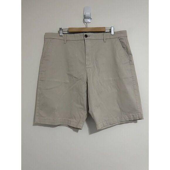 Gap Men's Short Size 40 Flat Front Beige - Picture 1 of 6
